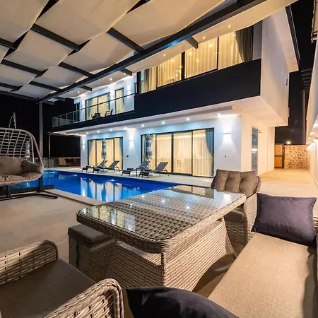 Lueks Tatil Villasi Oezel Havuzlu Horyes