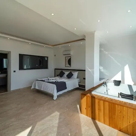 Lueks Tatil Villasi Oezel Havuzlu Horyes Vila Kaş
